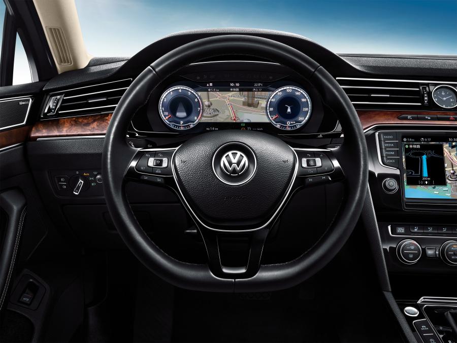 Панель приборов Volkswagen Magotan (B8L) 2016 года  (фото 10 из 38)